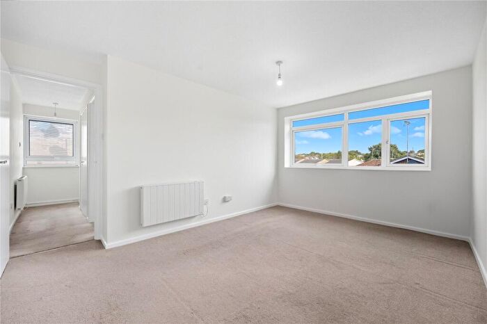 2 Bedroom Apartment For Sale In St. Lawrence Gardens, Leigh-on-Sea, Essex, SS9