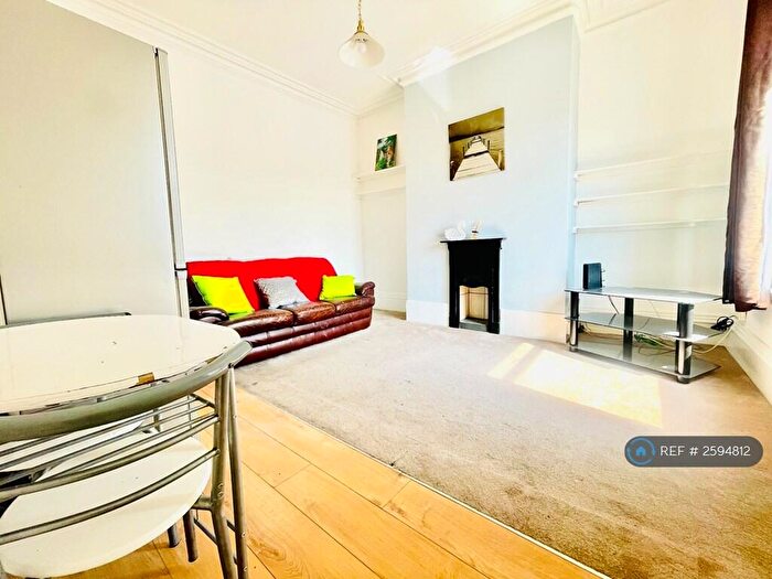 2 Bedroom Terraced House To Rent In Fenton Road, Huddersfield, HD1