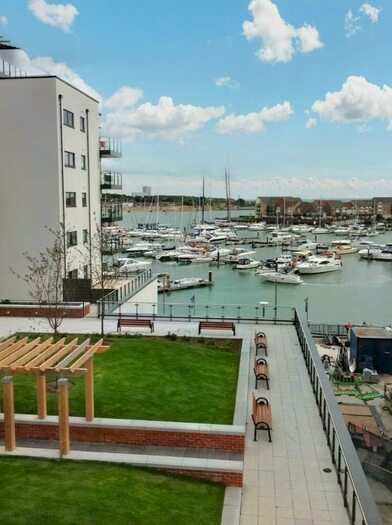 2 Bedroom Flat To Rent In The Blake Building, Ocean Village, Southampton, SO14