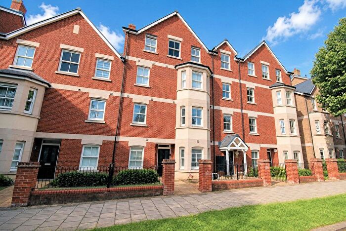 2 Bedroom Flat To Rent In Warwick Avenue, Bedford, MK40