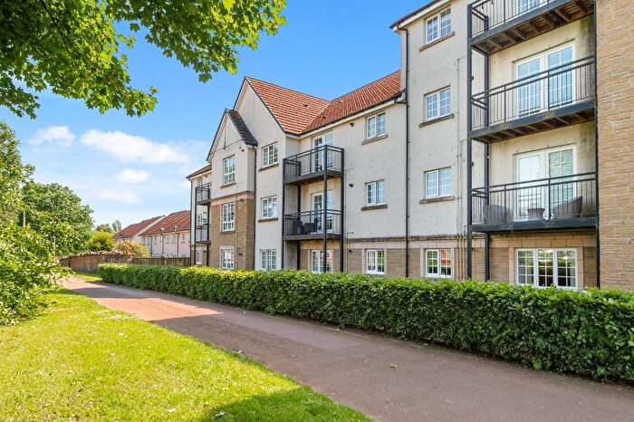 2 Bedroom Flat For Sale In Crown Crescent, Kinnaird, Larbert, FK5