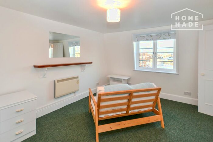 Studio To Rent In Clifton Gardens, Warwick Avenue, W9