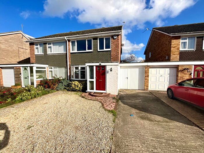 3 Bedroom Semi-Detached House To Rent In Bridges Close, Abingdon, Oxfordshire, OX14