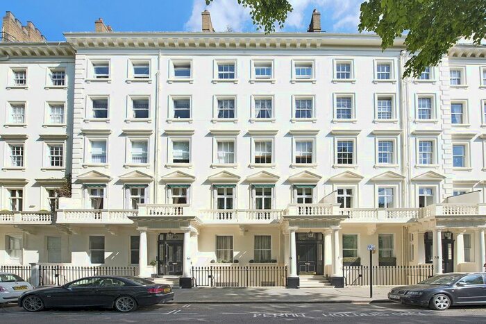 3 Bedroom Flat To Rent In Warwick Square, London SW1V