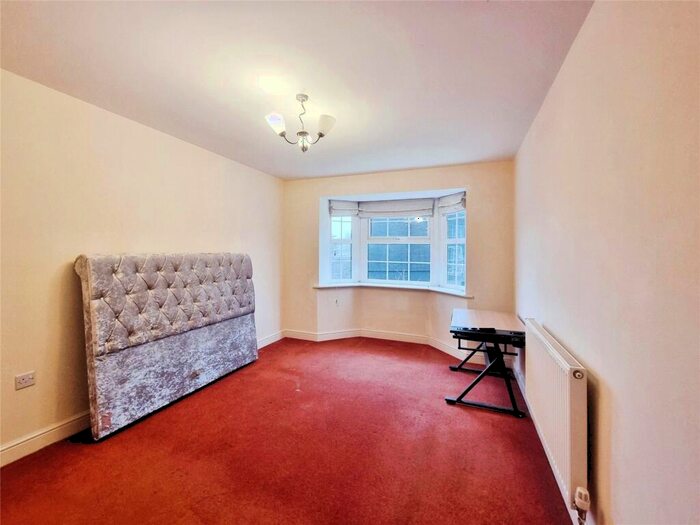 2 Bedroom Flat For Sale In Fenton Hall Close, Stoke-on-Trent, Staffordshire, ST4