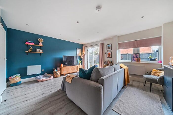 1 Bedroom Flat For Sale In Calcot, Reading, Berkshire, RG31