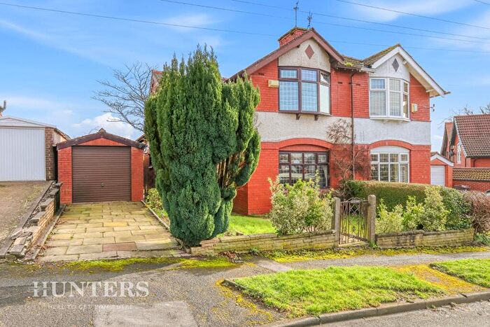 3 Bedroom Semi Detached House For Sale In Southway, Oldham, OL8