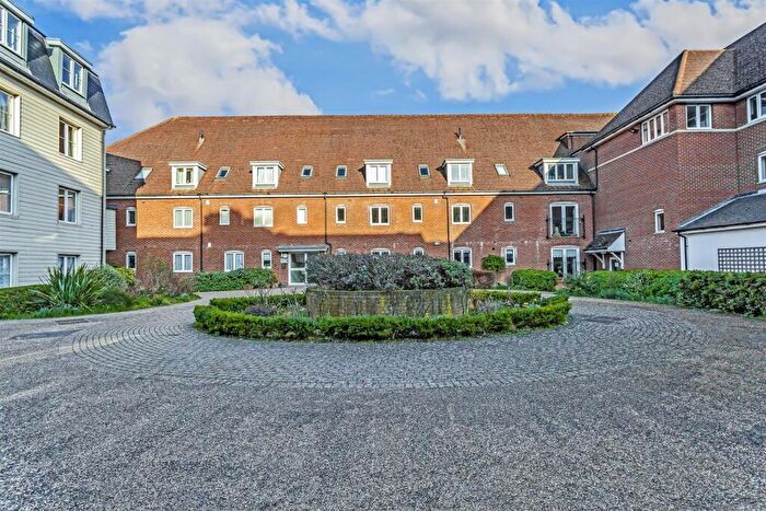 2 Bedroom Apartment For Sale In Wingfield Court, Banstead, SM7