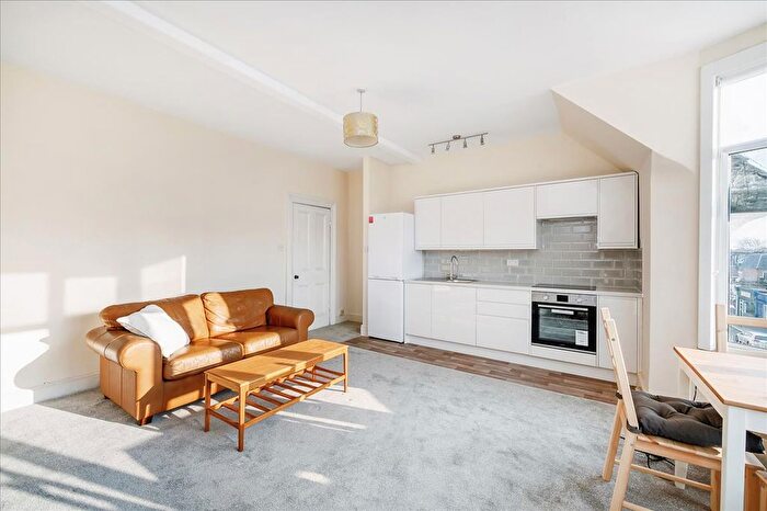 2 Bedroom Flat To Rent In Turnham Green Terrace, London, W4