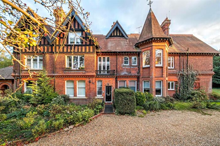 2 Bedroom Apartment For Sale In Merton Ford, Pages Croft, Wokingham, Berkshire, RG40