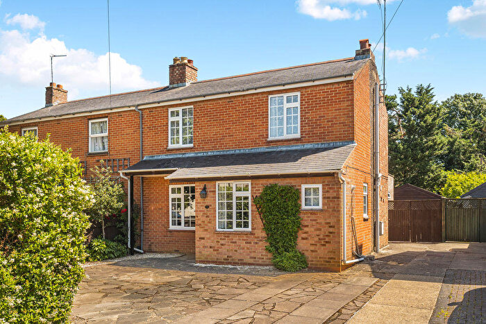 4 Bedroom Semi-Detached House For Sale In St. Georges Crescent, Banbury - No Onward Chain, OX16