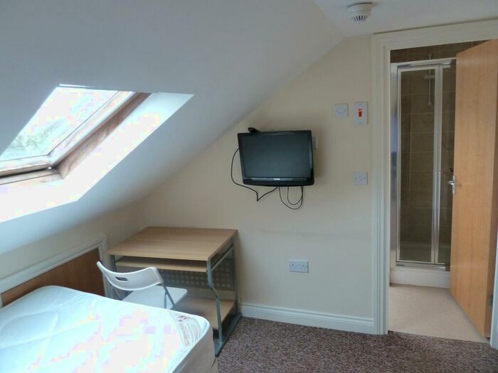 Studio To Rent In Lipson Road, PL4