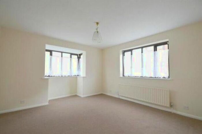 2 Bedroom Flat To Rent In Burnham Gardens, Croydon, CR0