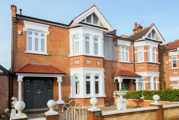 4 Bedroom Property To Rent In Dungarvan Avenue, London, SW15