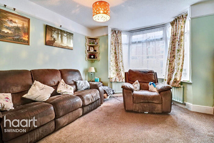 3 Bedroom Terraced House For Sale In Ferndale Road, Swindon, SN2