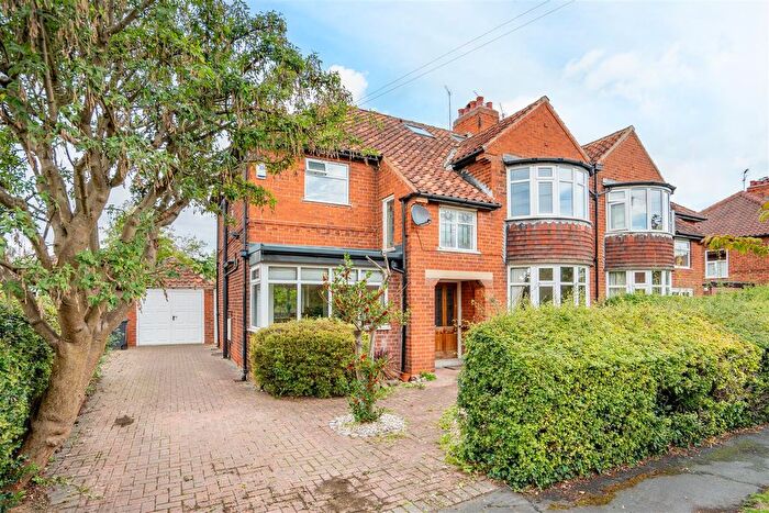 4 Bedroom Semi Detached House For Sale In Lang Road, Bishopthorpe, York, YO23
