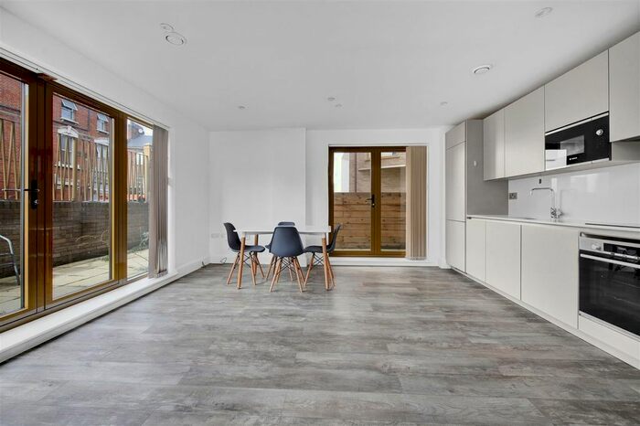 2 Bedroom Flat To Rent In High Road, London, NW10