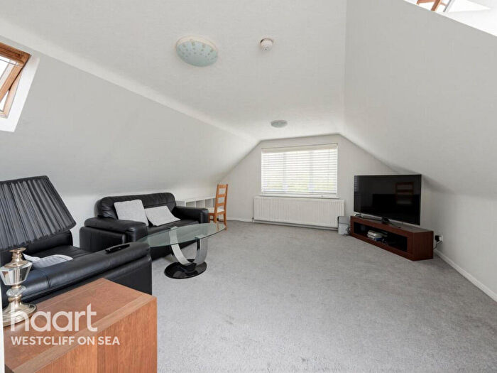 2 Bedroom Flat For Sale In Mayfield Avenue, Southend-On-Sea, SS2