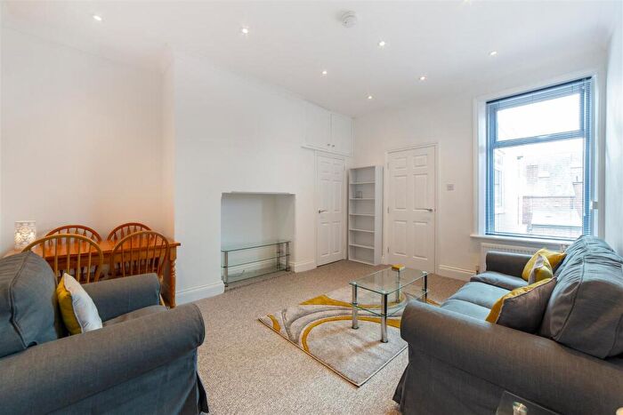 2 Bedroom Flat To Rent In Simonside Terrace, Heaton, Newcastle Upon Tyne, NE6