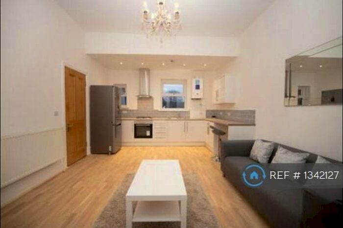 2 Bedroom Flat To Rent In Kirkland Court, Cardiff, CF23