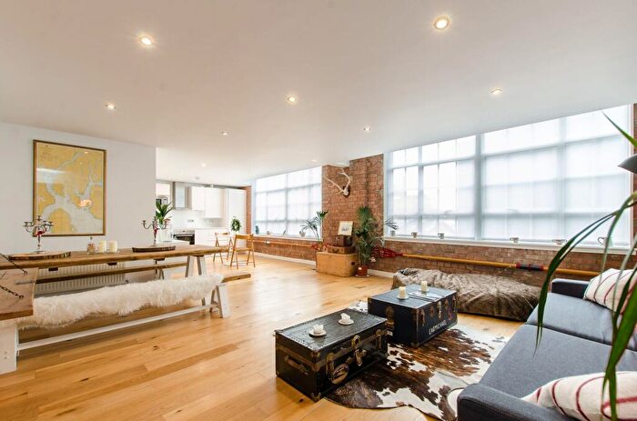 2 Bedroom Flat For Sale In Rococco House, Princelet Street, Shoreditch, London, E1