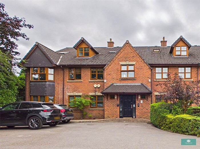 2 Bedroom Flat To Rent In Broadview Court, Rochdale, OL16