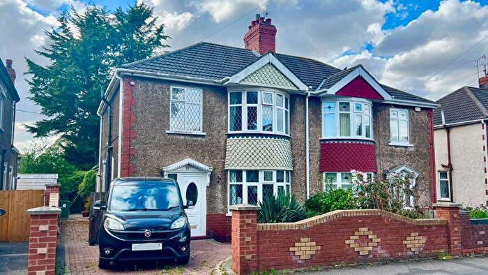 3 Bedroom Semi-Detached House For Sale In The Cliff, Scunthorpe, DN15