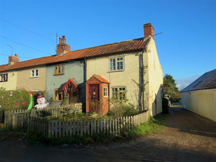 2 Bedroom Character Property For Sale In Aylsham Road, Tuttington, Norwich, NR11