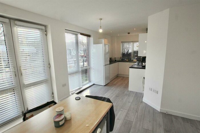 2 Bedroom Apartment To Rent In The Pavilion, Russell Road, NG7