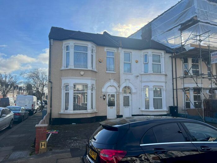 4 Bedroom End Of Terrace House To Rent In Auckland Road, Ilford, IG1