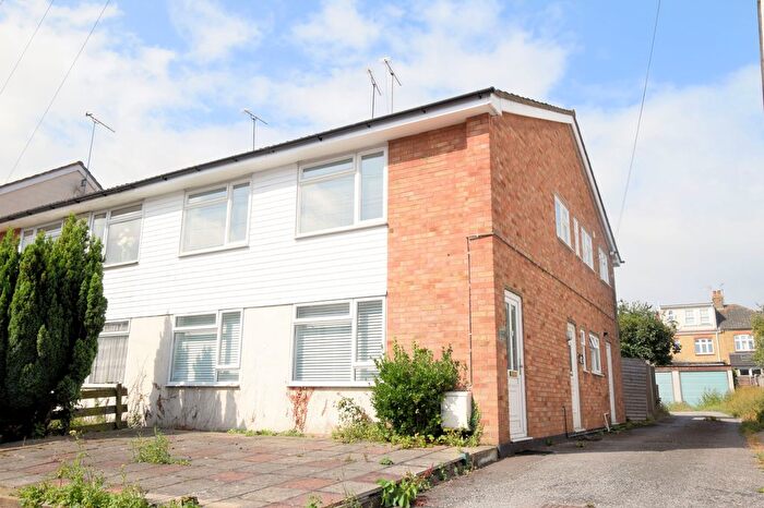 2 Bedroom Flat To Rent In Lymington Avenue, Leigh-On-Sea, SS9