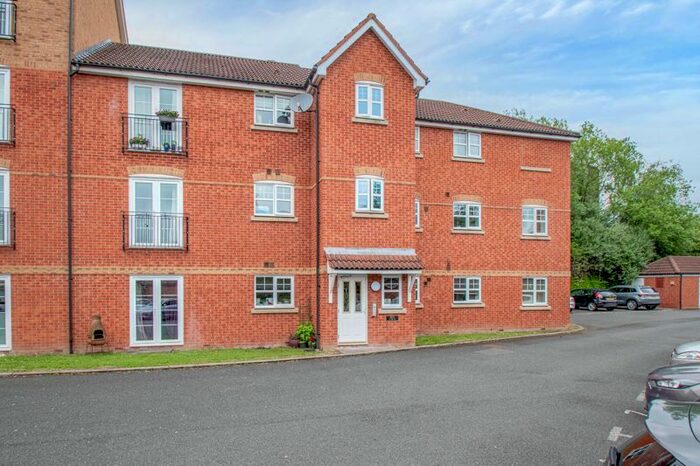 2 Bedroom Flat To Rent In Design Close, Bromsgrove, B60
