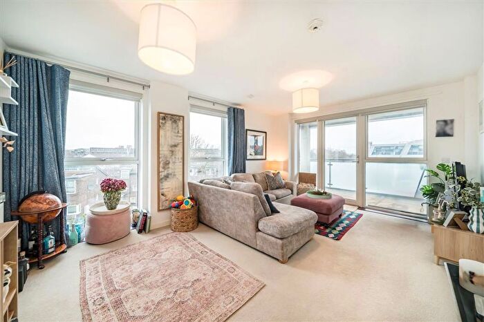 3 Bedroom Flat For Sale In Loughborough Park, Brixton, SW9