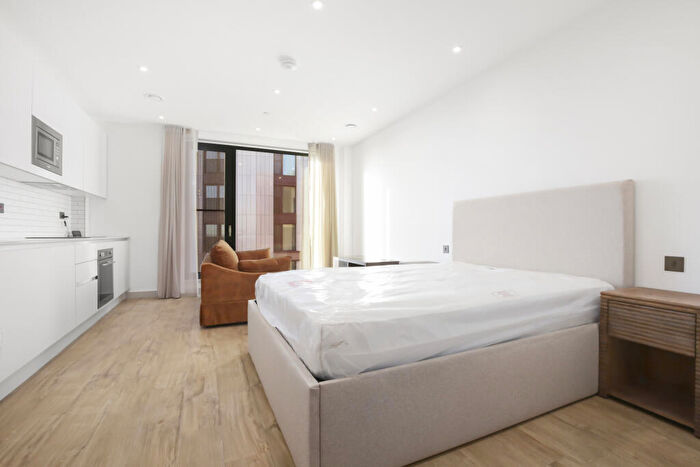 Apartment To Rent In Selborne Road, London, E17