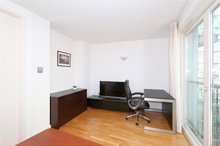 Flat To Rent In New Providence Wharf, Fairmont Avenue, E14