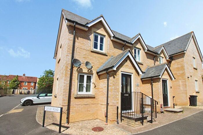 2 Bedroom Maisonette For Sale In Doulton Close, Swindon, SN25