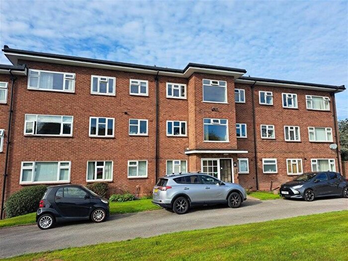 1 Bedroom Flat For Sale In Hill Village Road, Four Oaks, Sutton Coldfield, B75