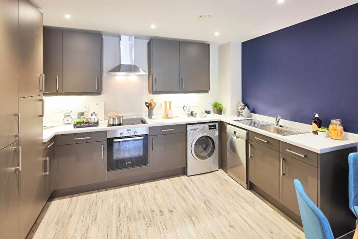2 Bedroom Apartment To Rent In Queensway, Southampton, Hampshire, SO14