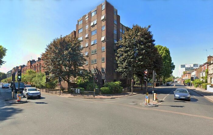 2 Bedroom Flat To Rent In Parkgate Road, London, SW11