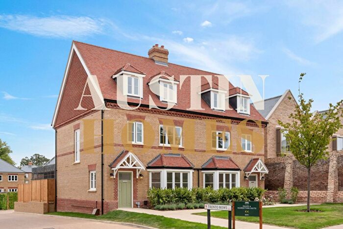 4 Bedroom Semi-detached House For Sale In Trento Mews, Hadley Wood, EN4