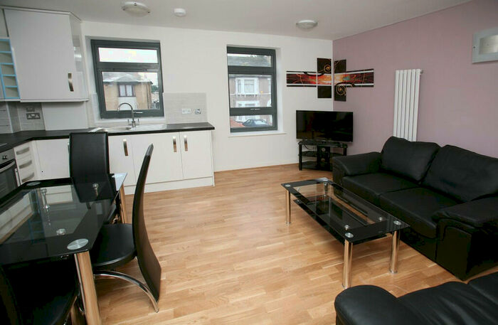 2 Bedroom Flat To Rent In Green Lane, Ilford, Essex, IG1
