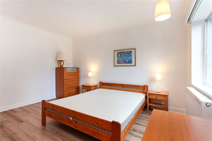 2 Bedroom Flat To Rent In Hanger Green, London, Uk, W5