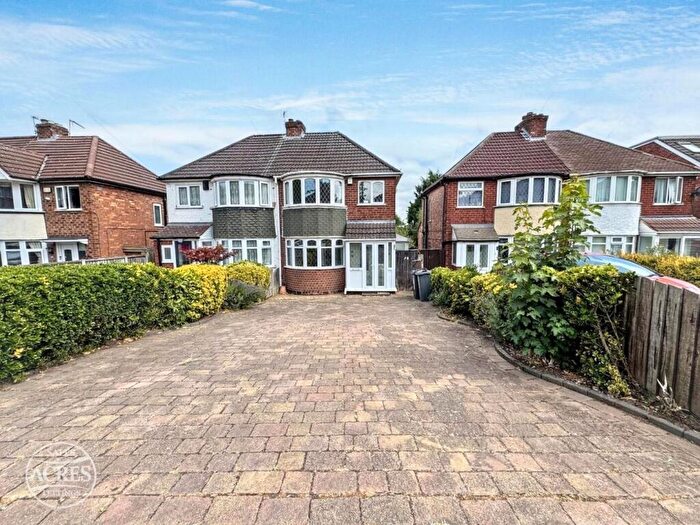 3 Bedroom Semi-Detached House For Sale In Fowlmere Road, Great Barr, Birmingham, B42