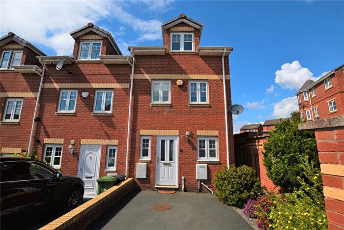 3 Bedroom Town House To Rent In Crow Nest Mews, Leeds, LS11