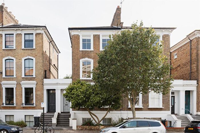 3 Bedroom House For Sale In Bouverie Road, Stoke Newington, N16