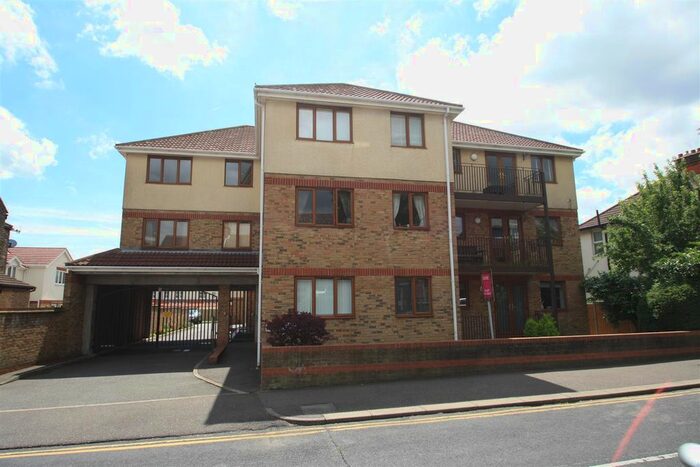 2 Bedroom Flat To Rent In Glendale Gardens, Leigh-On-Sea, SS9