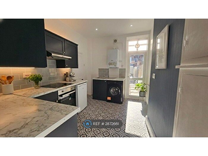 1 Bedroom Flat To Rent In Powerscourt Road, Portsmouth, PO2