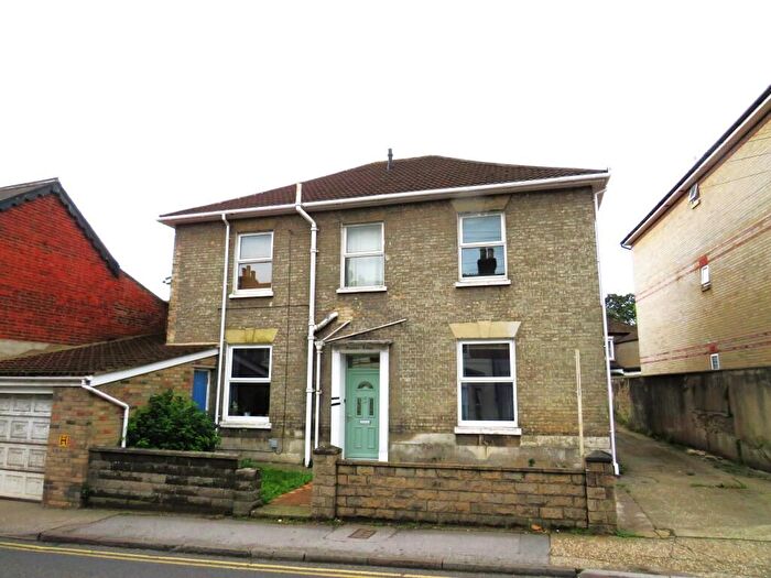 3 Bedroom Flat For Sale In Devizes Road, Salisbury, SP2
