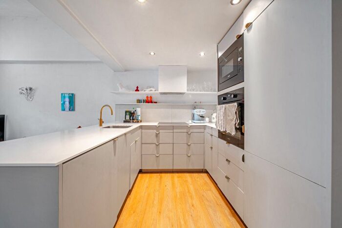 1 Bedroom Flat For Sale In Denmark Hill, Camberwell, London, SE5