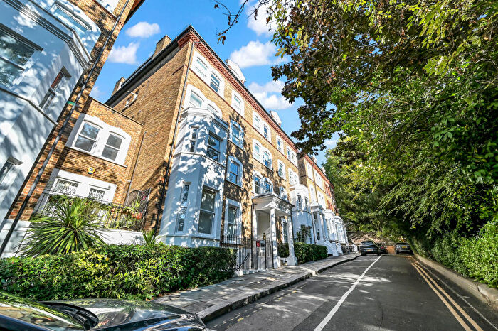 2 Bedroom Apartment For Sale In Belsize Avenue, London, NW3